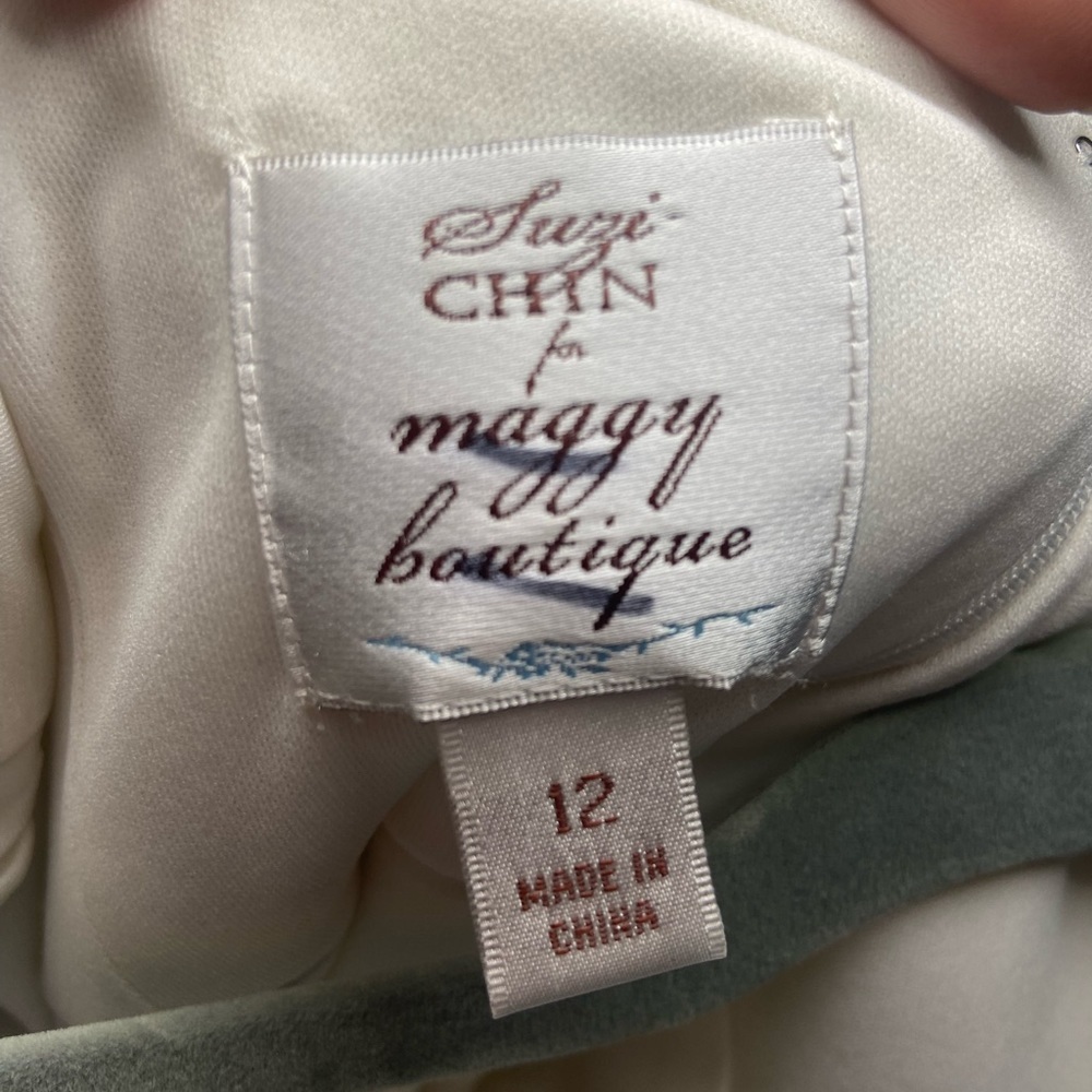 Suzi Chin Boutique white pleated dress. Size 12 - Picture 6 of 11